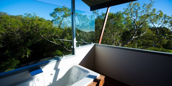 The Highlands House in The Ecovillage Currumbin bath